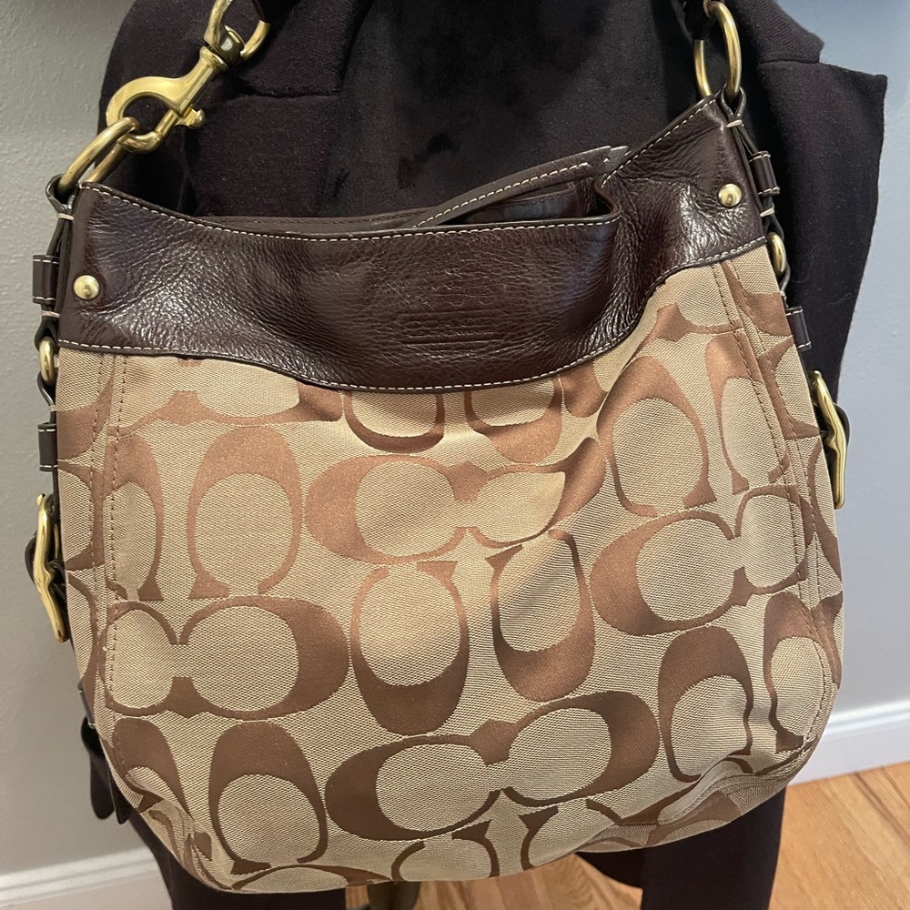 EUC Coach Shoulder Bag Brown leather and canvas. Lilac interior , Gold hardware